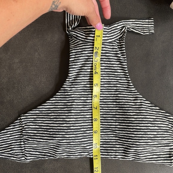 Never worn Billabong bikini top. White and black size small - Picture 10 of 12